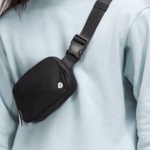 Lululemon Everywhere Belt Bag - Black - NWT